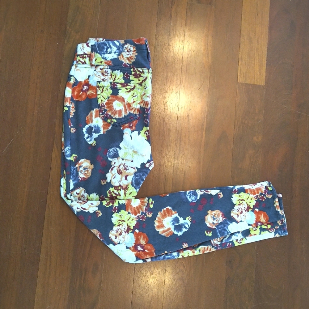 Cute floral skinny jeans/jeggings